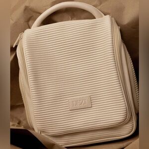 DEZI PACK IT ALL Multi-Purpose Hanging Travel Bag